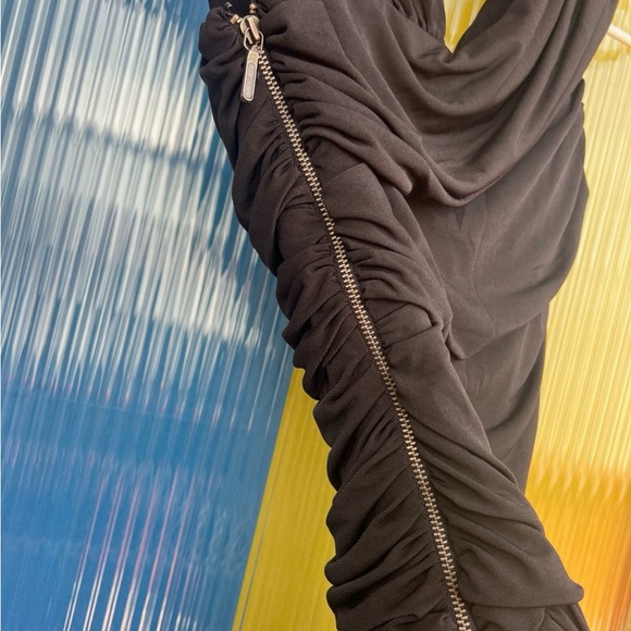 Nicole Miller black cocktail dress, NWOT, size 4. - Picture 2 of 4